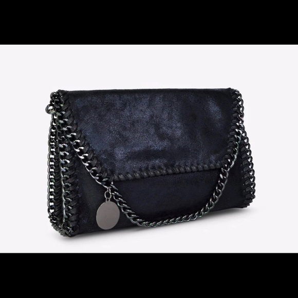 Vegan warehouse ALICIA CROSSBODY - only carried once- good condition. - in black - Picture 2 of 3